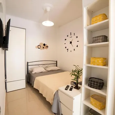 Apartment Kellys Μαγική Αυλή *